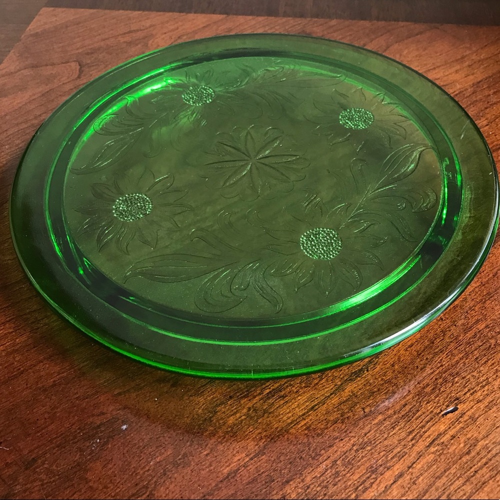 Vintage green Jeanette uranium depression glass daisy pattern footed cake plate